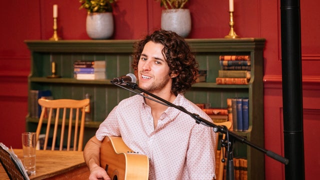 How to Hire Musicians for a Dinner Party – A Short Guide (2025)