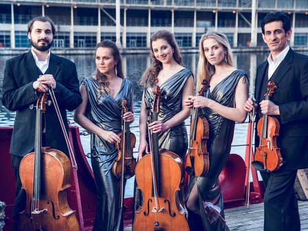 Mythos Strings