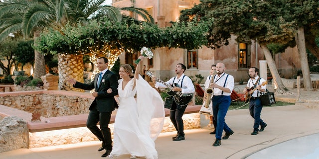 12 Best Wedding Bands on the French Riviera (With Prices)