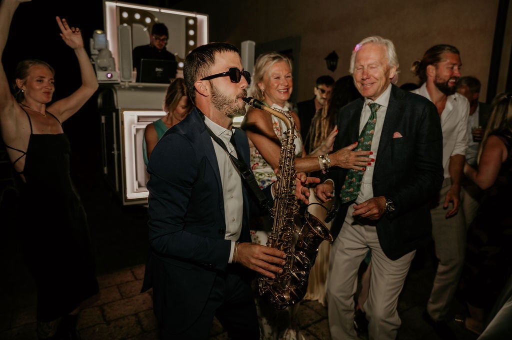 Double Sax & DJ