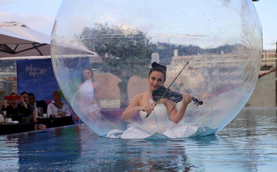The Bubble Violinist