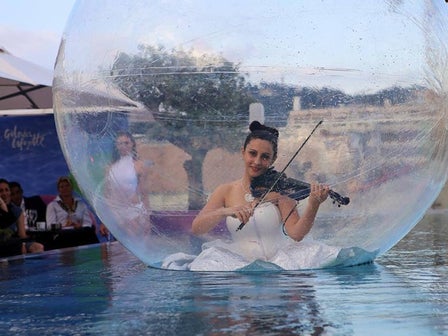 The Bubble Violinist