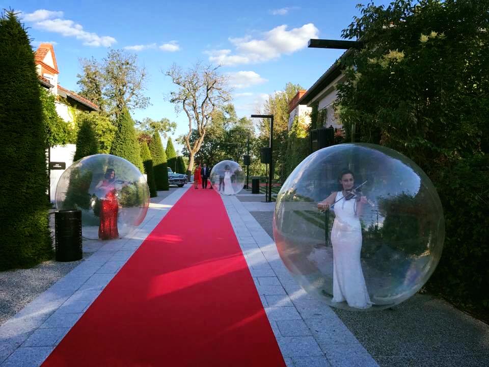 The Bubble Violinist