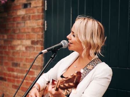 Kate Sings
