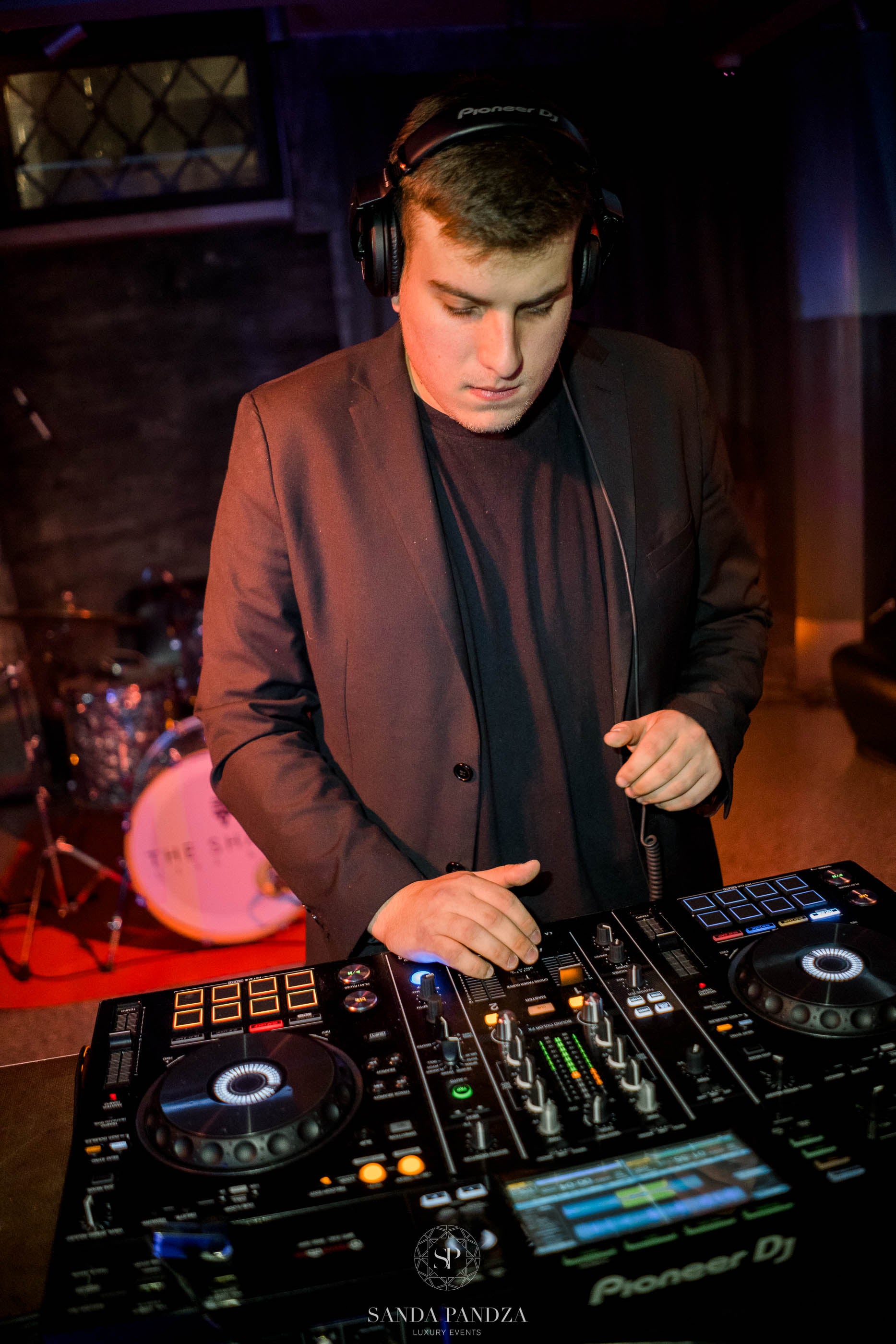 DJ Leo