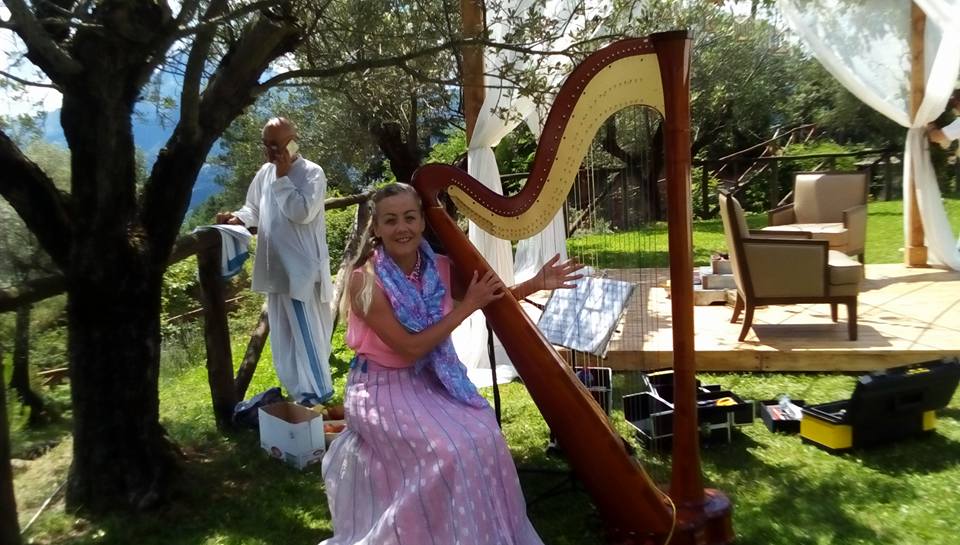 The Siena Harpist & Singer