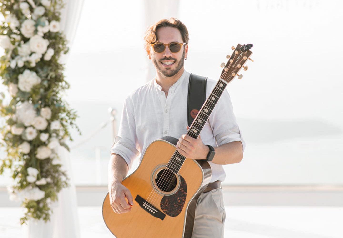 The Santorini Acoustic Singer