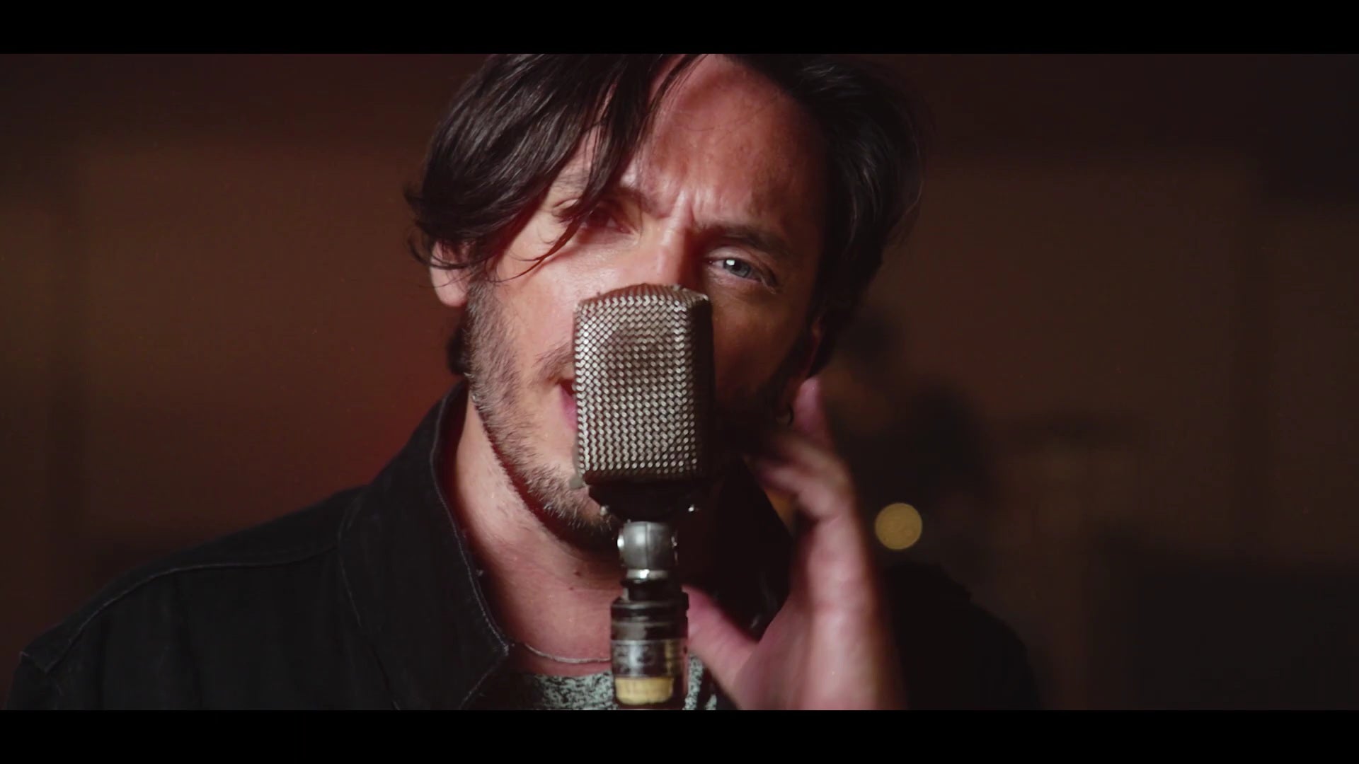 The Santorini Acoustic Singer