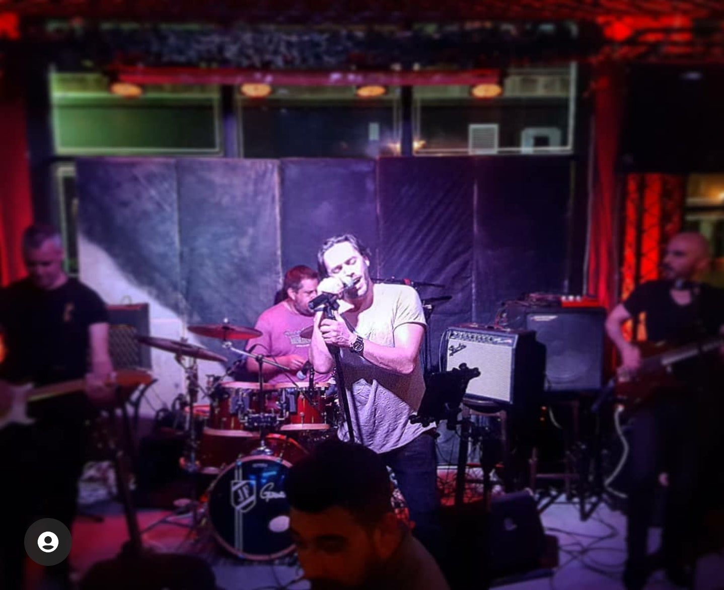 The Santorini Acoustic Singer