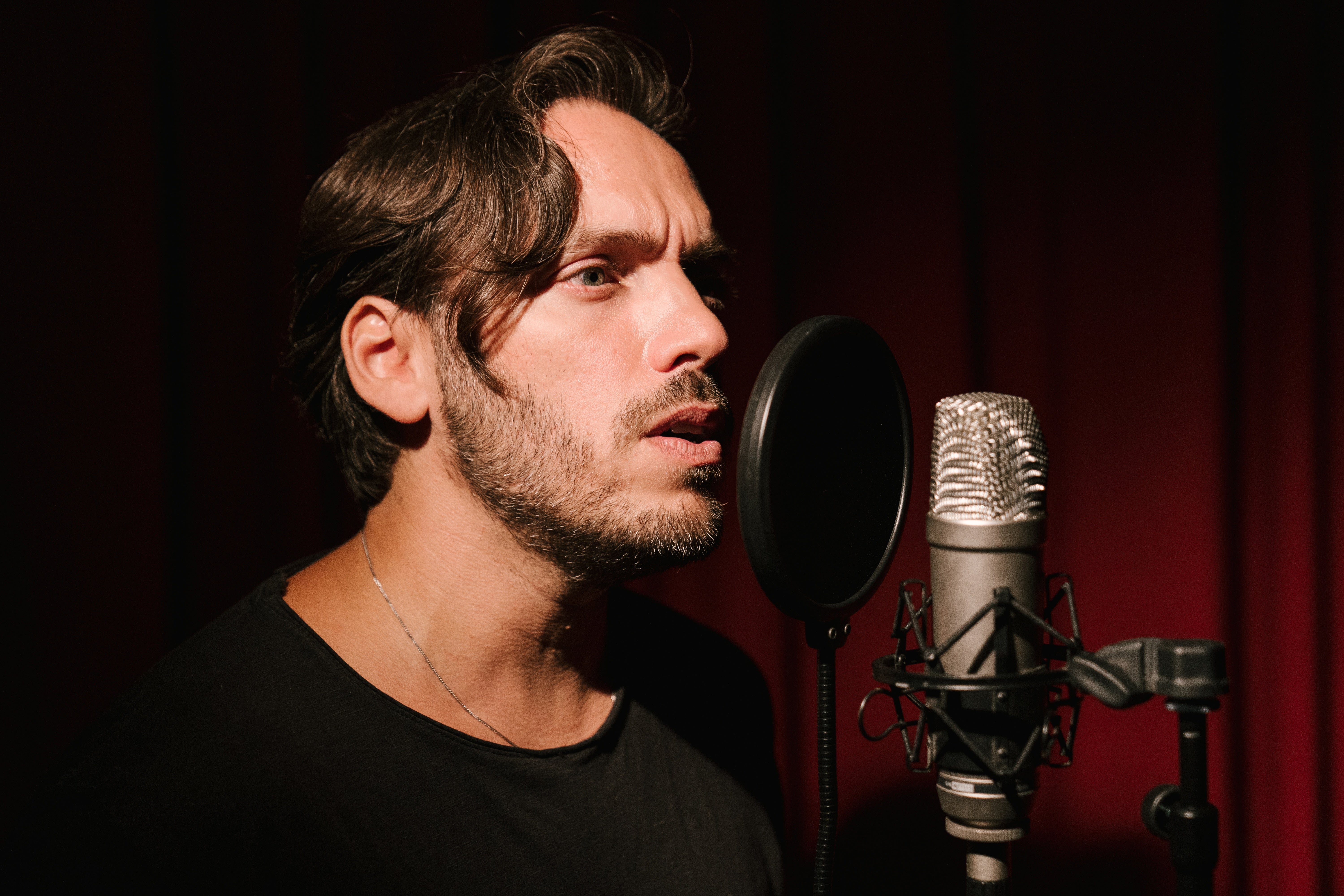 The Santorini Acoustic Singer