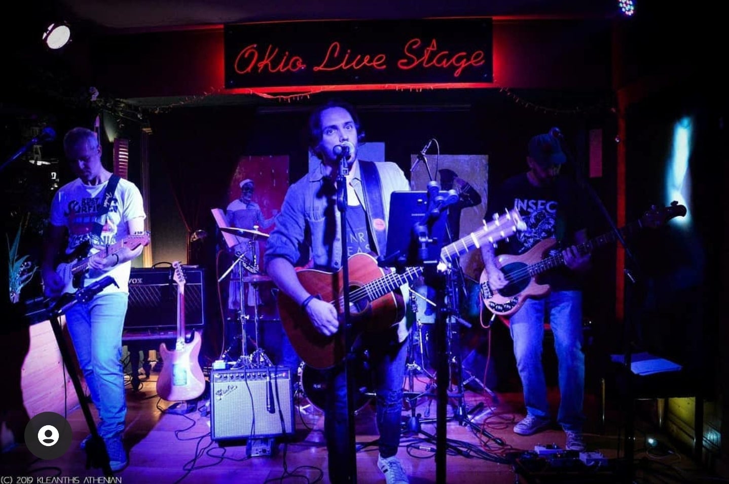 The Santorini Acoustic Singer