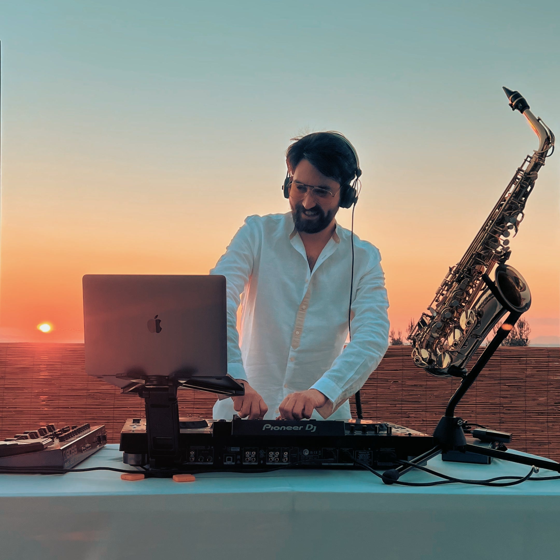 Mykonos Sax & DJ