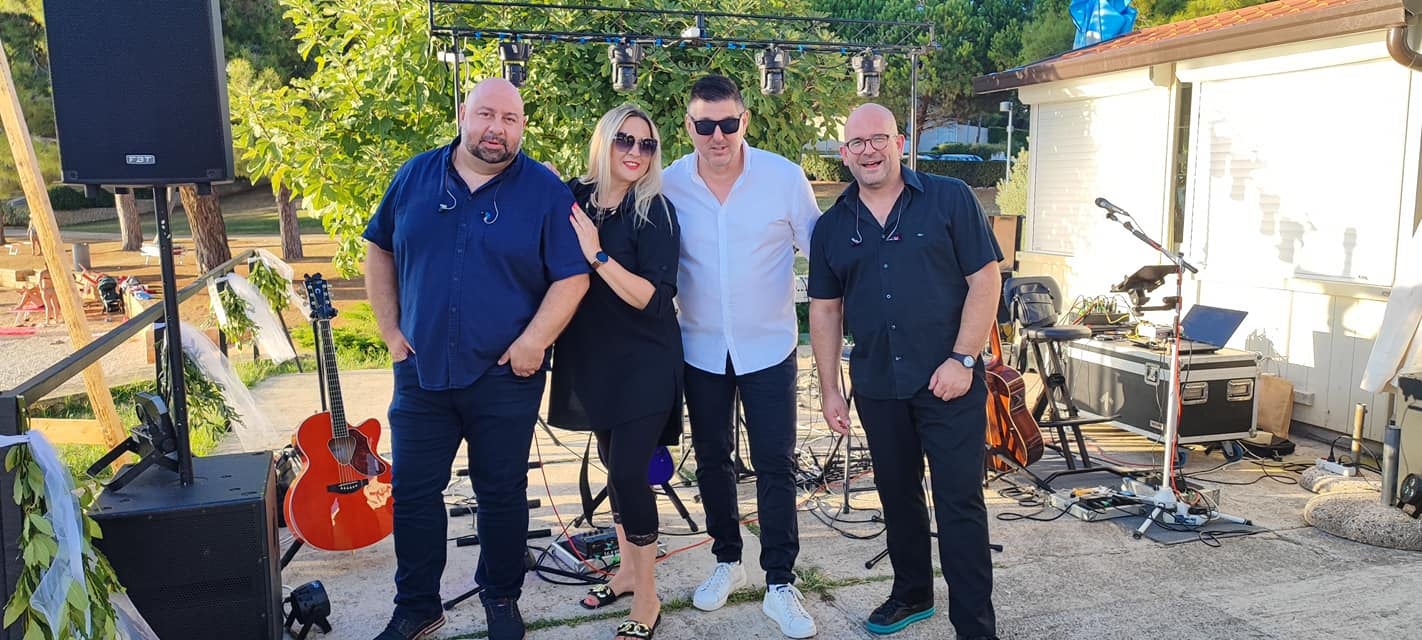 Cafe Acoustic Quartet