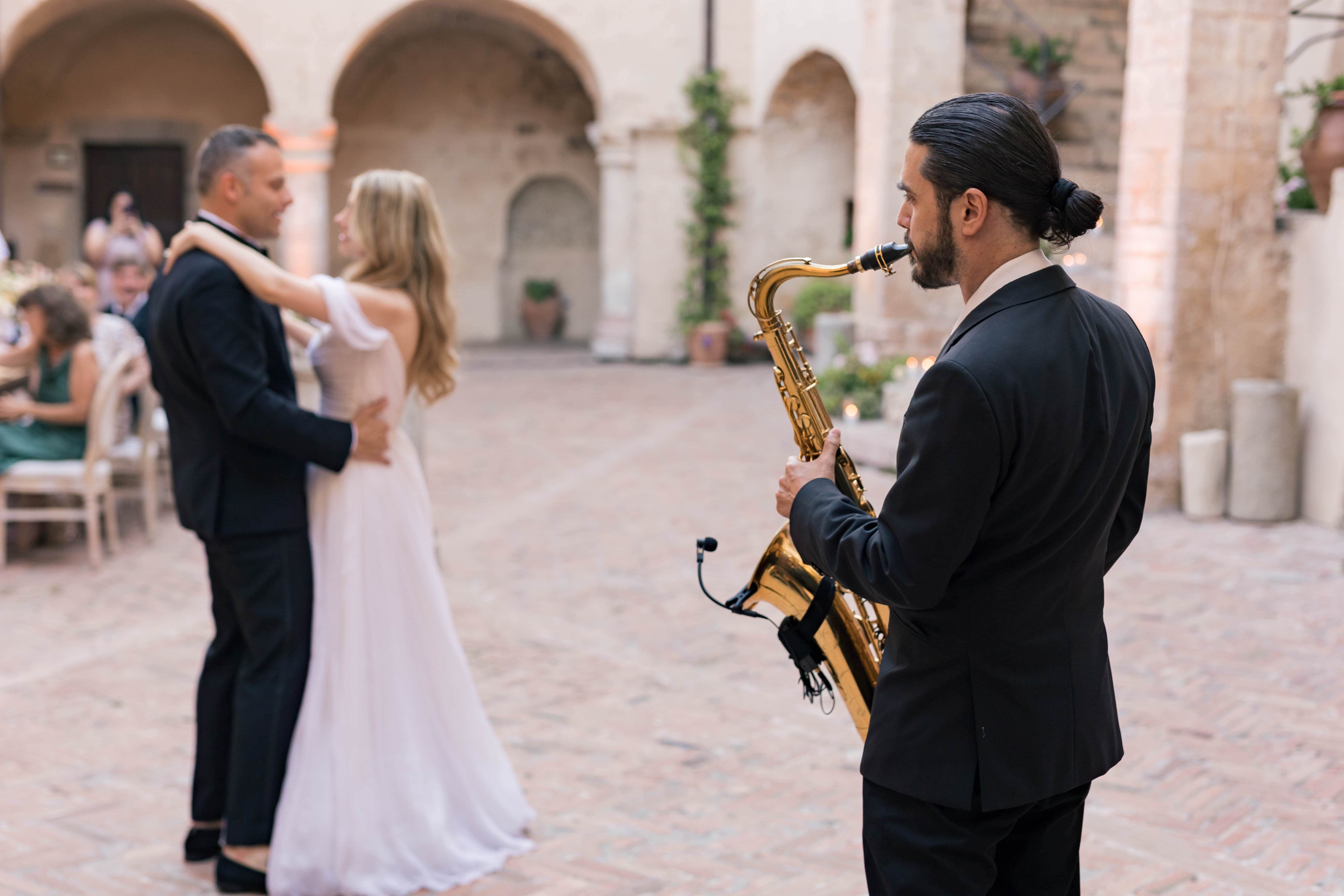 Italian Sax & DJ