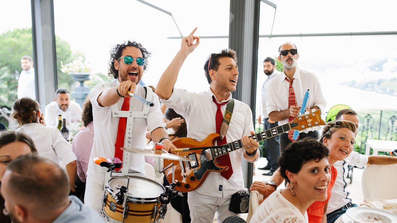 Hiring a Wedding Band in the Dordogne - A Short Guide (2025)