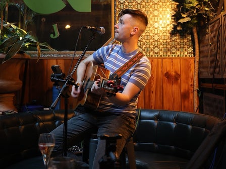 Dublin Singer Guitarist