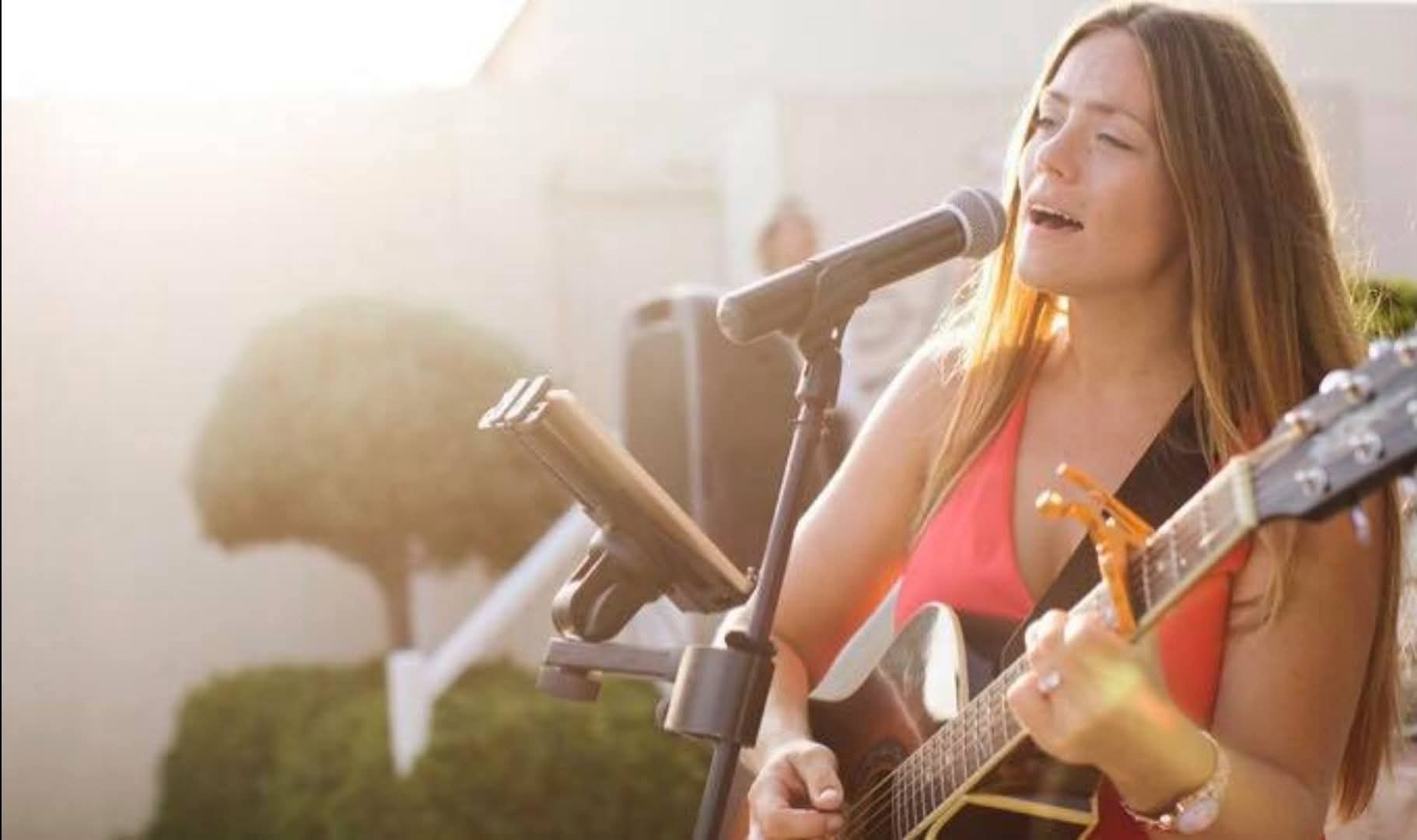 Denia Sings