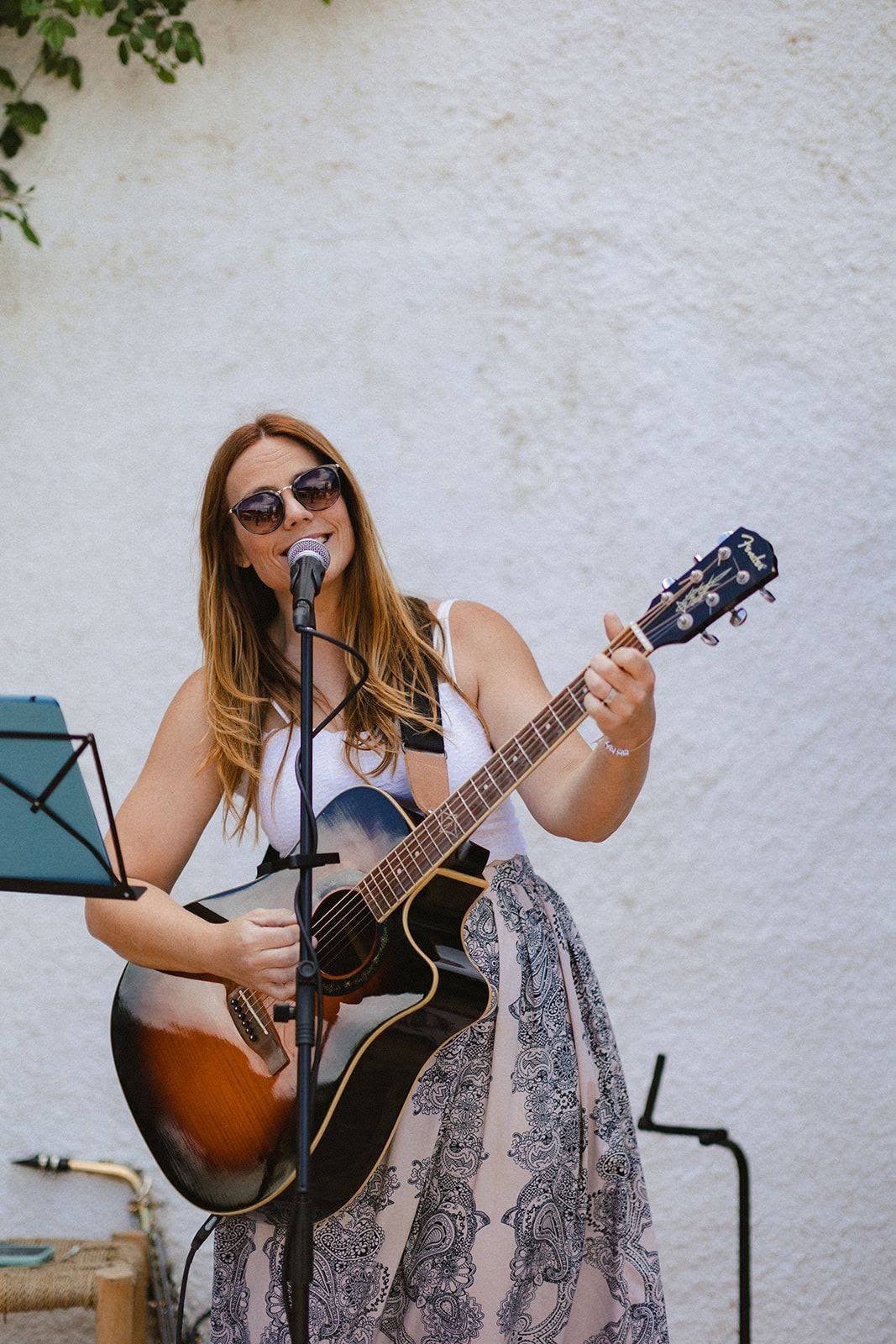 Denia Sings