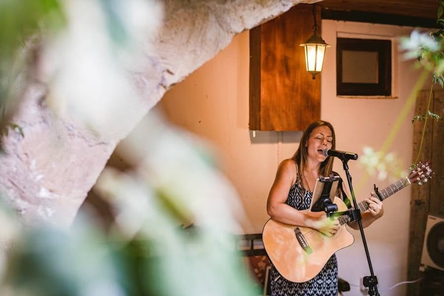 Denia Sings