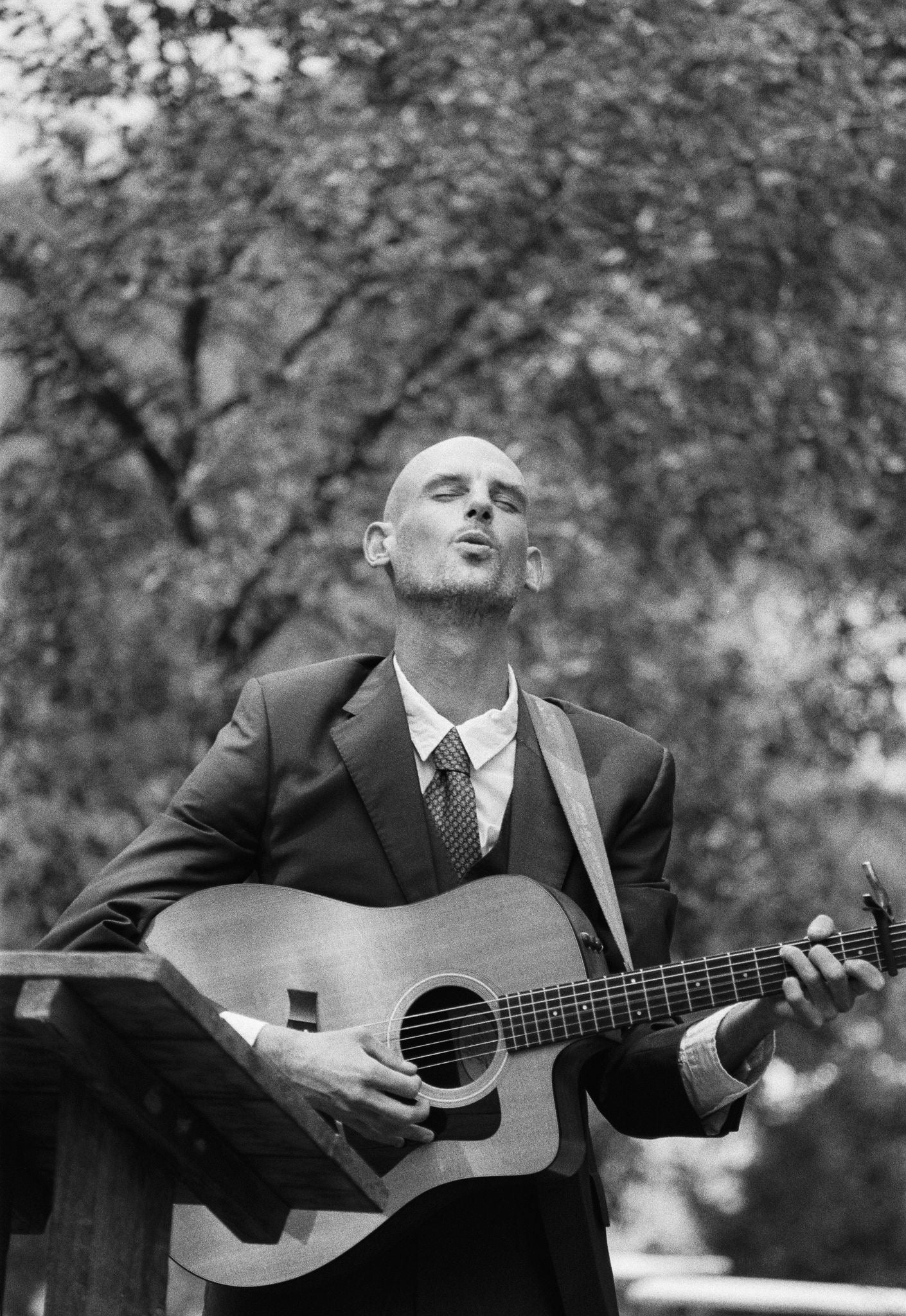 Barca Singer Guitarist