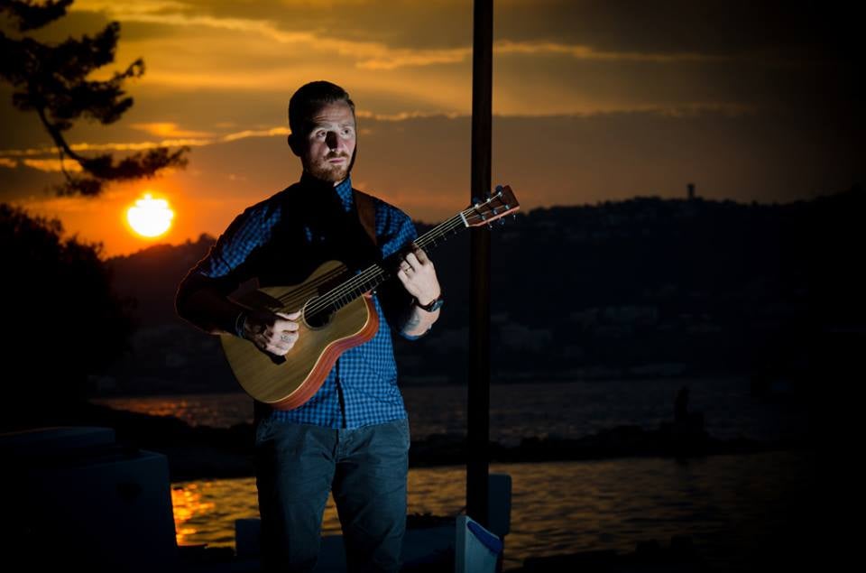 The Cannes Acoustic Singer