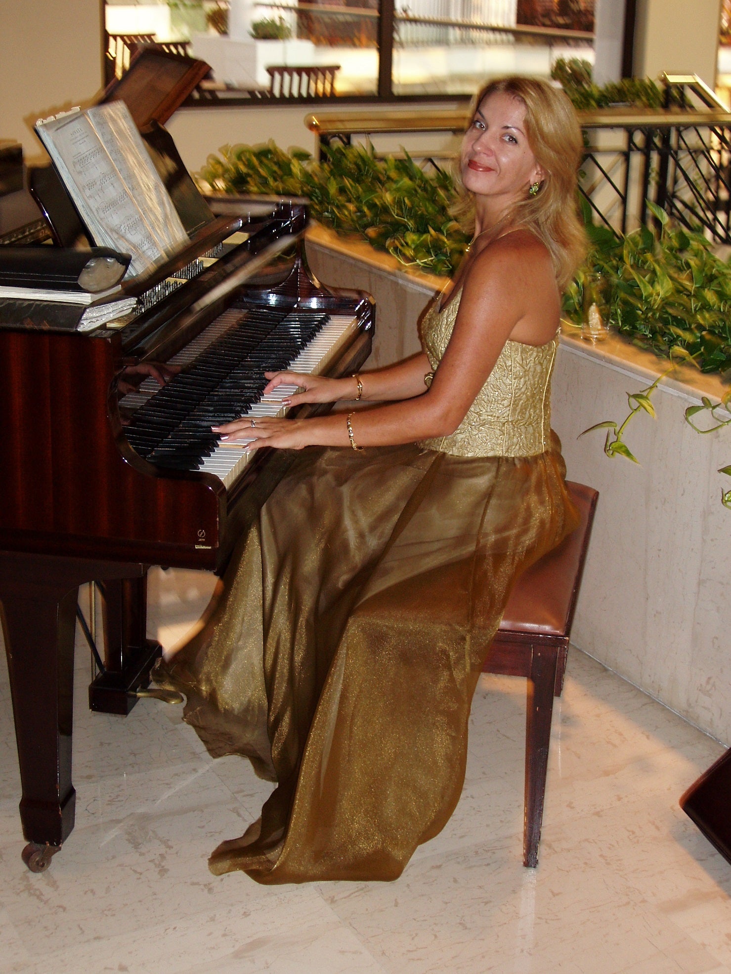Elena Pianist