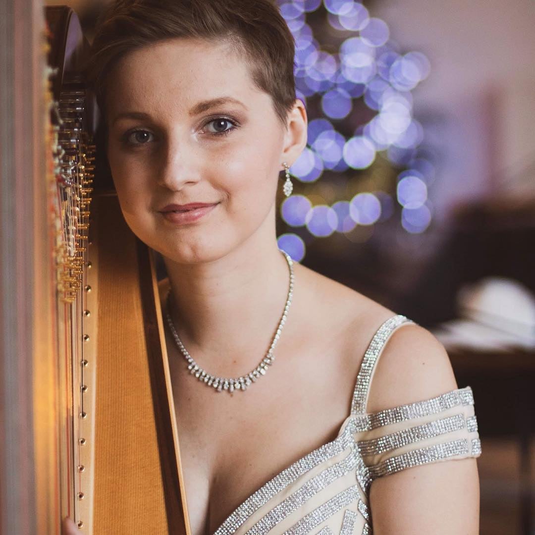 Evelina Harpist
